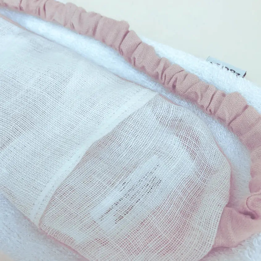 Masque quartz rose relaxation yeux en quartz rose, avec tissu doux et élastique, conçu pour apaiser et favoriser le sommeil.
