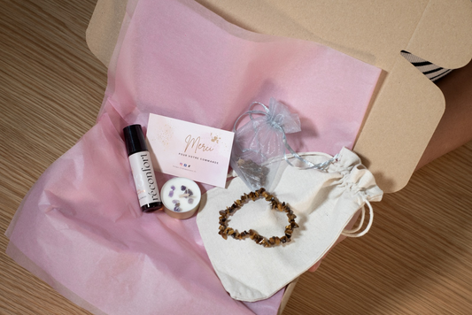 RelaxScent box bien-être femme avec produits bio et méditation guidée pour détente et réconfort.