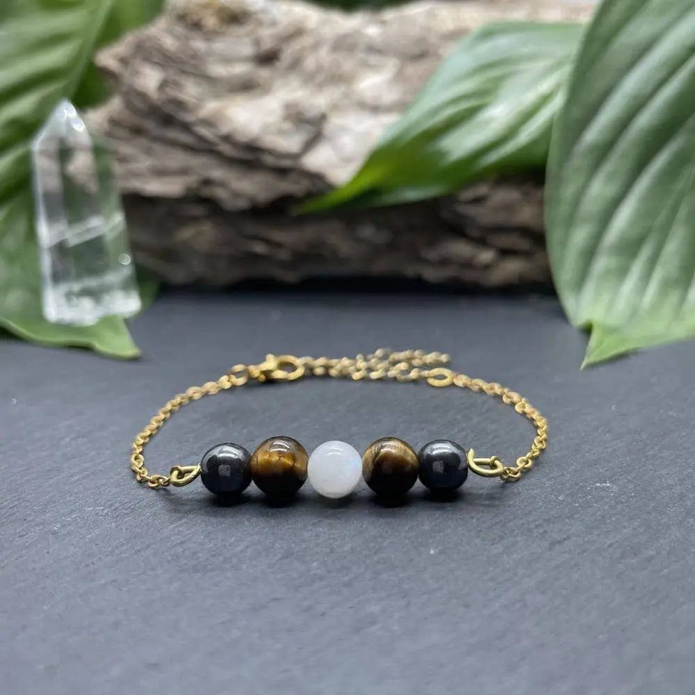 Bracelet Protection Femme Pentaperle en hématite, œil de tigre et pierre de lune, idéal pour la lithothérapie et la protection.